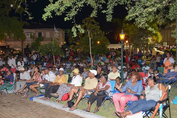 Audience enjoying Jazz in the Park (Chic Photography)