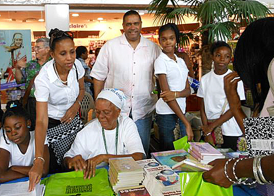 Gov. John deJongh Jr. (center) beams at the Tutu Park Mall event.