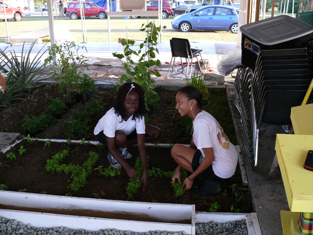 4-H members Kaylah Galloway and Jenelle Davis get ready for Agrifest 2010.
