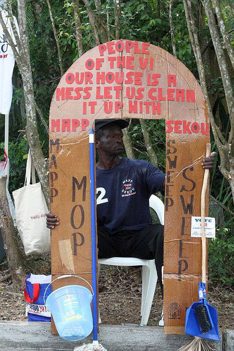 Supporters for Kenneth Mapp and Malik Sekou swarm the streets outside Joseph Sibilly Elementary (James Gardner photo).
