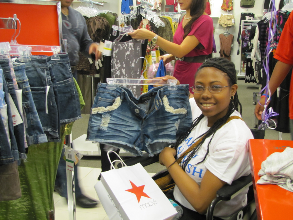 Make-a-Wish recipient Jamila Dyer on Florida shopping spree. (Photo courtesy of Rabbi Arthur Starr)