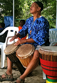 Baba Tyiemba Mtu performs 'Listen and Learn' for students at Whim Museum.