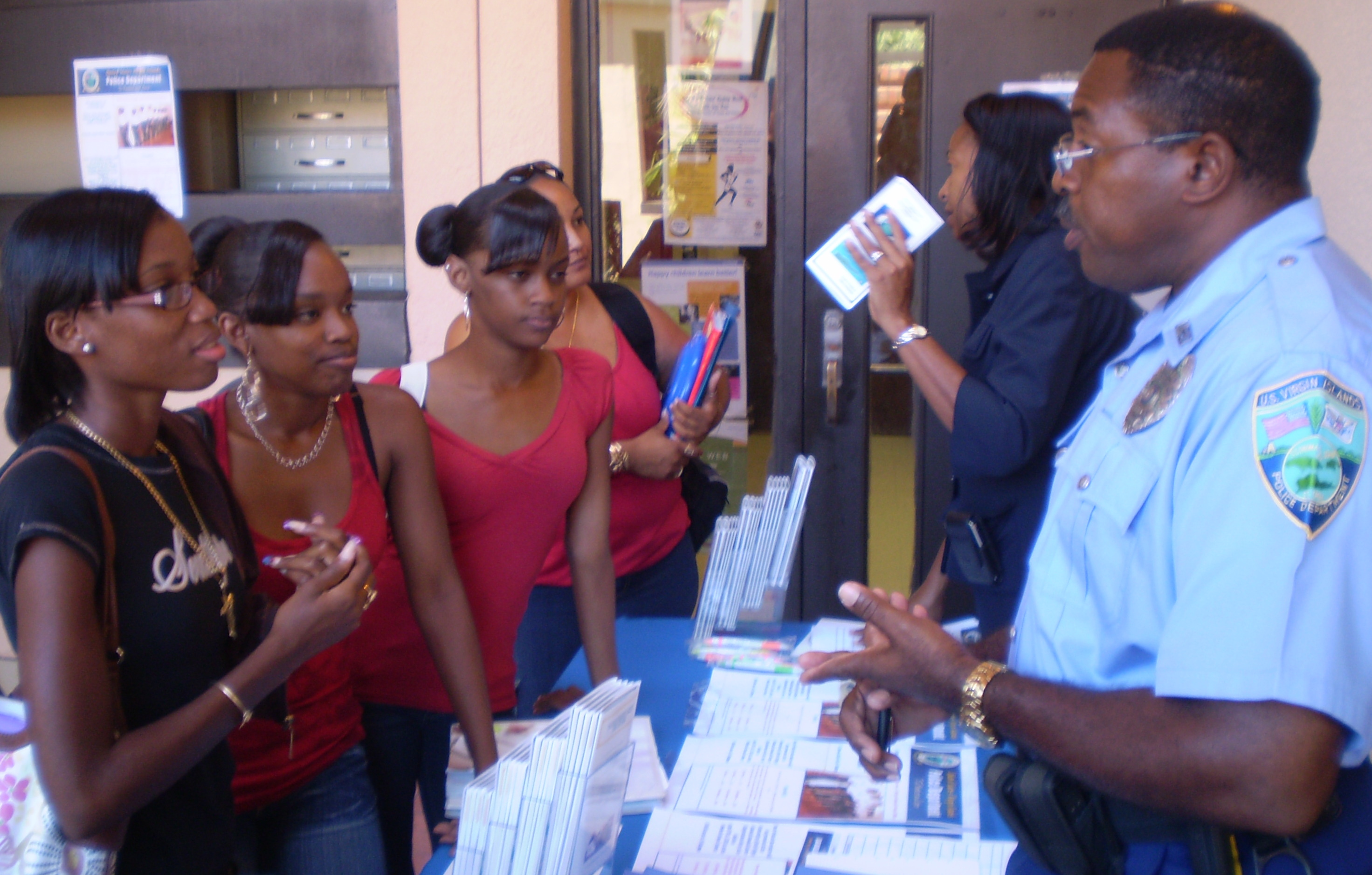 VIPD Officer Samuel Gittens talks to UVI students about a future career in policing.