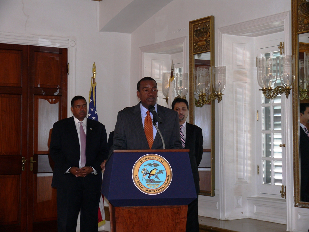 Labor Commissioner Albert Bryan at the Youthnet unveiling, flanked by Gov. John deJongh Jr. (left) and BizVI President Syed Gilani.