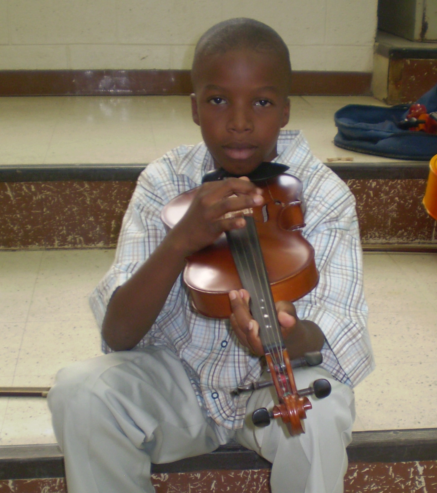 Nine-year-old Yad Bass warming up to play.