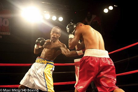 Samuel Rogers lands a shot to the body of Eduardo Adorno. (Photo © Maxi Marketing/340 Boxing)