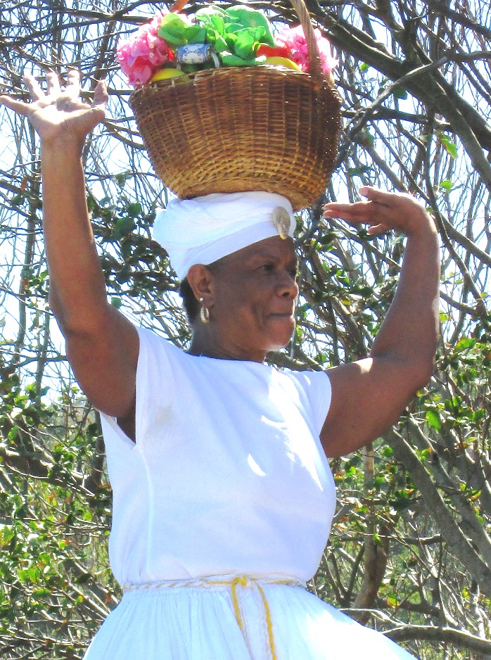 Queen Cosiah entertaining with stories about the old days at the Folklife Festival.