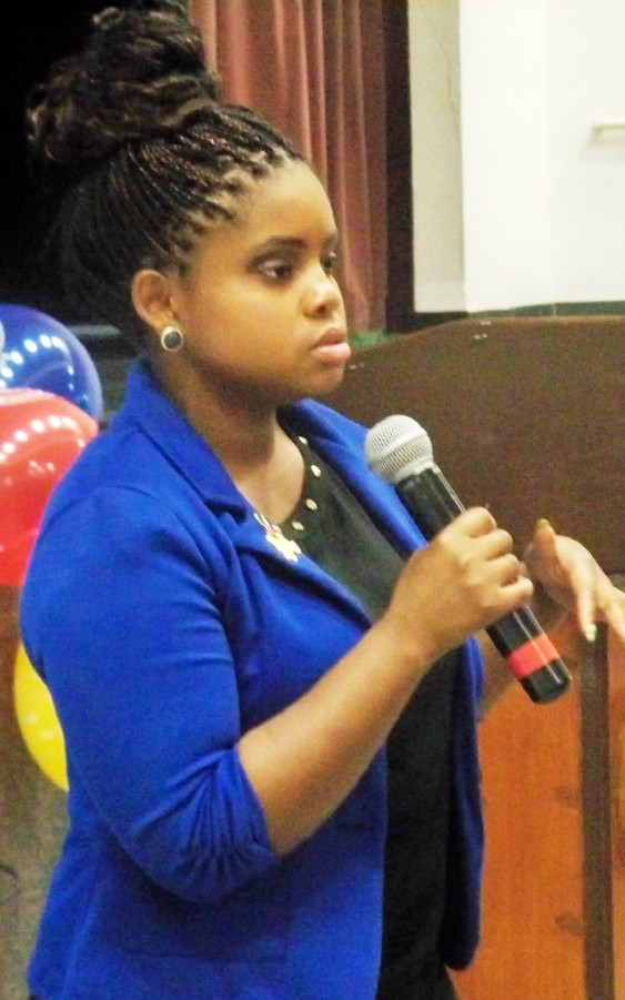 Hydeia Broadbent tells her story to students.