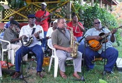 Bully and the Kafooners playing the old time tunes.