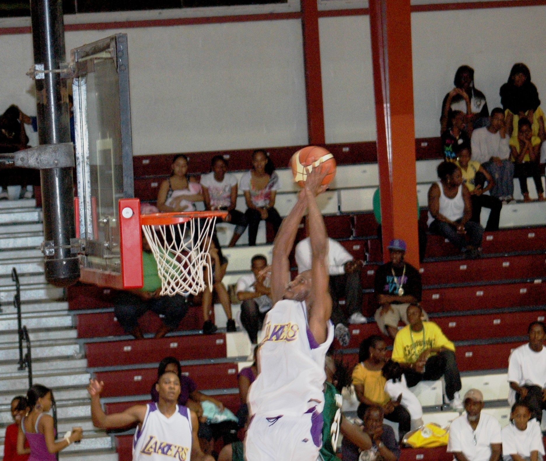 Lakers' Robert Duck exploded off the ground for a two-hand jam off an inbound pass.