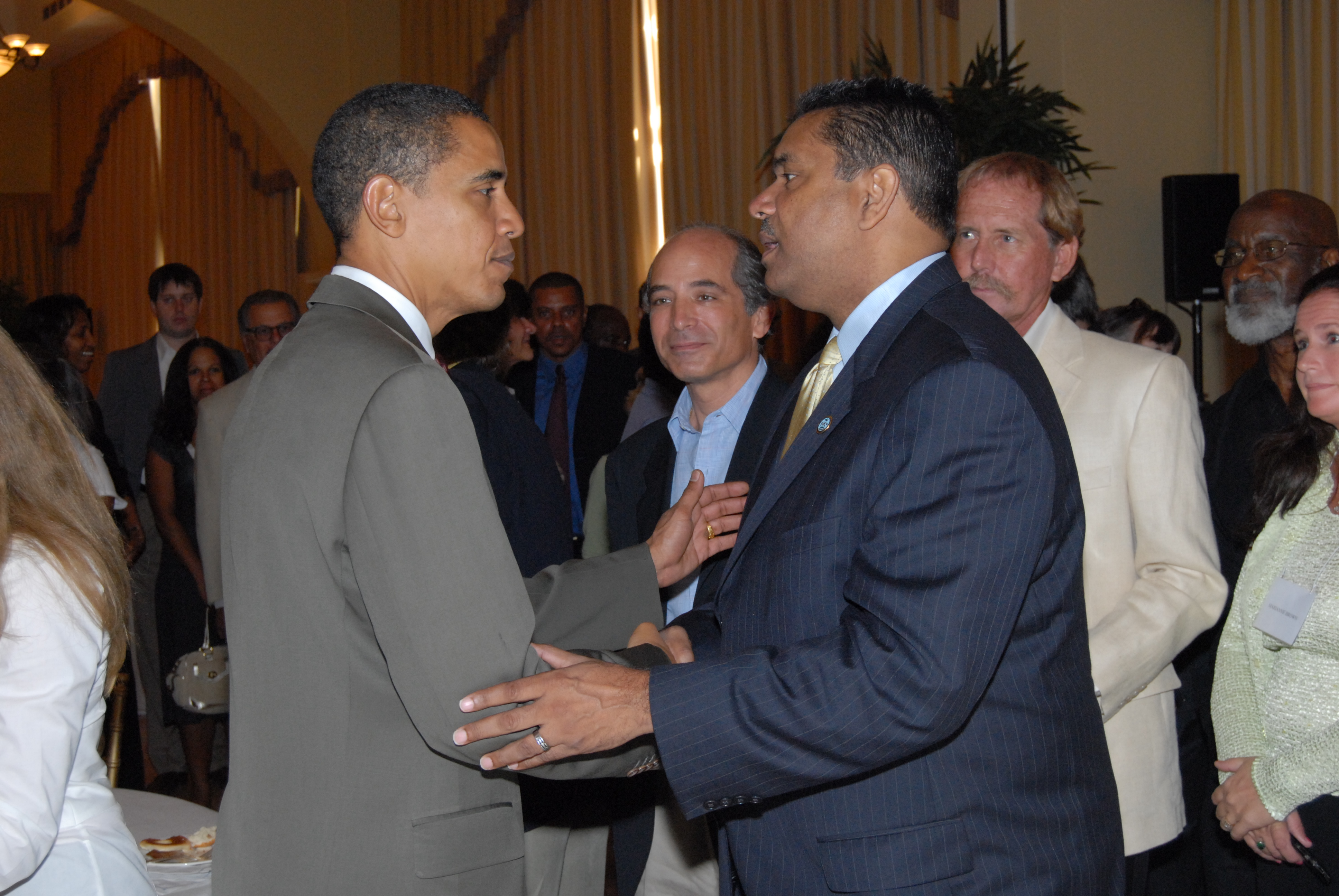 President Obama (left) being greeted by Gov. deJongh.