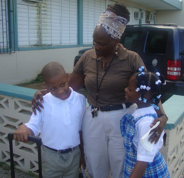 Markoe monitor Arlene Penn providing welcoming hugs on the school's first day. (John Baur photo)