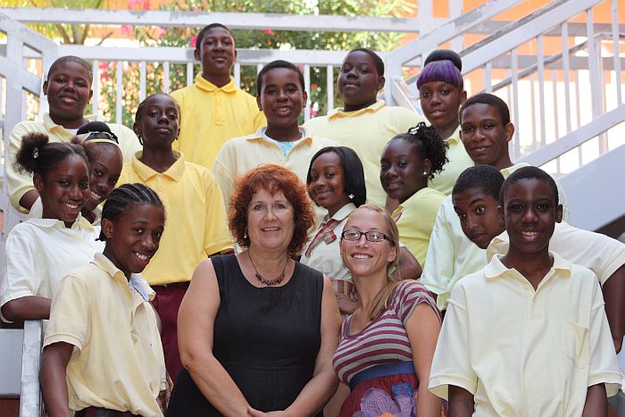 Phebe Schwartz and Christine Settar (middle from left) with the BCB students that participated in the project.
