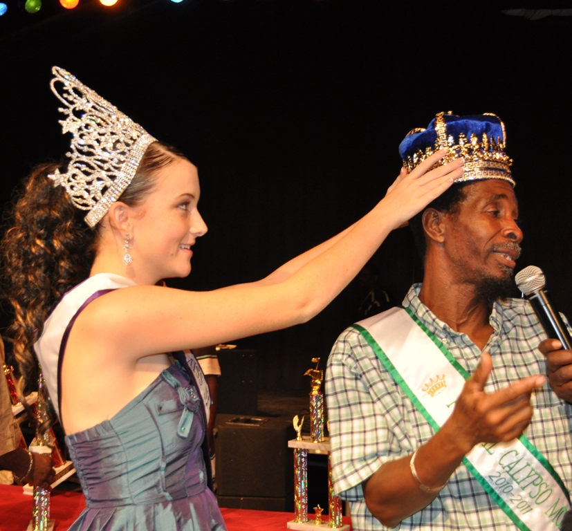 Miss St. Croix Taryn Mashburn crowns Campbell "King Kan" Barnes as the Monarch winner.