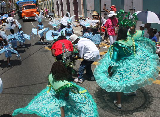 The Li'l Dazzlers troupe enacts an ocean scene. ) James Gardner photo)