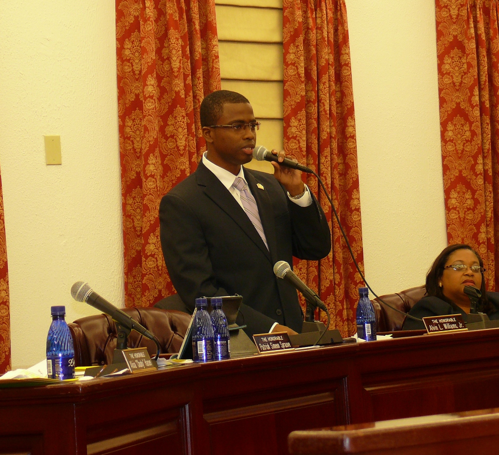 Sen. Alvin Williams speaks during Wednesday's legislative session.