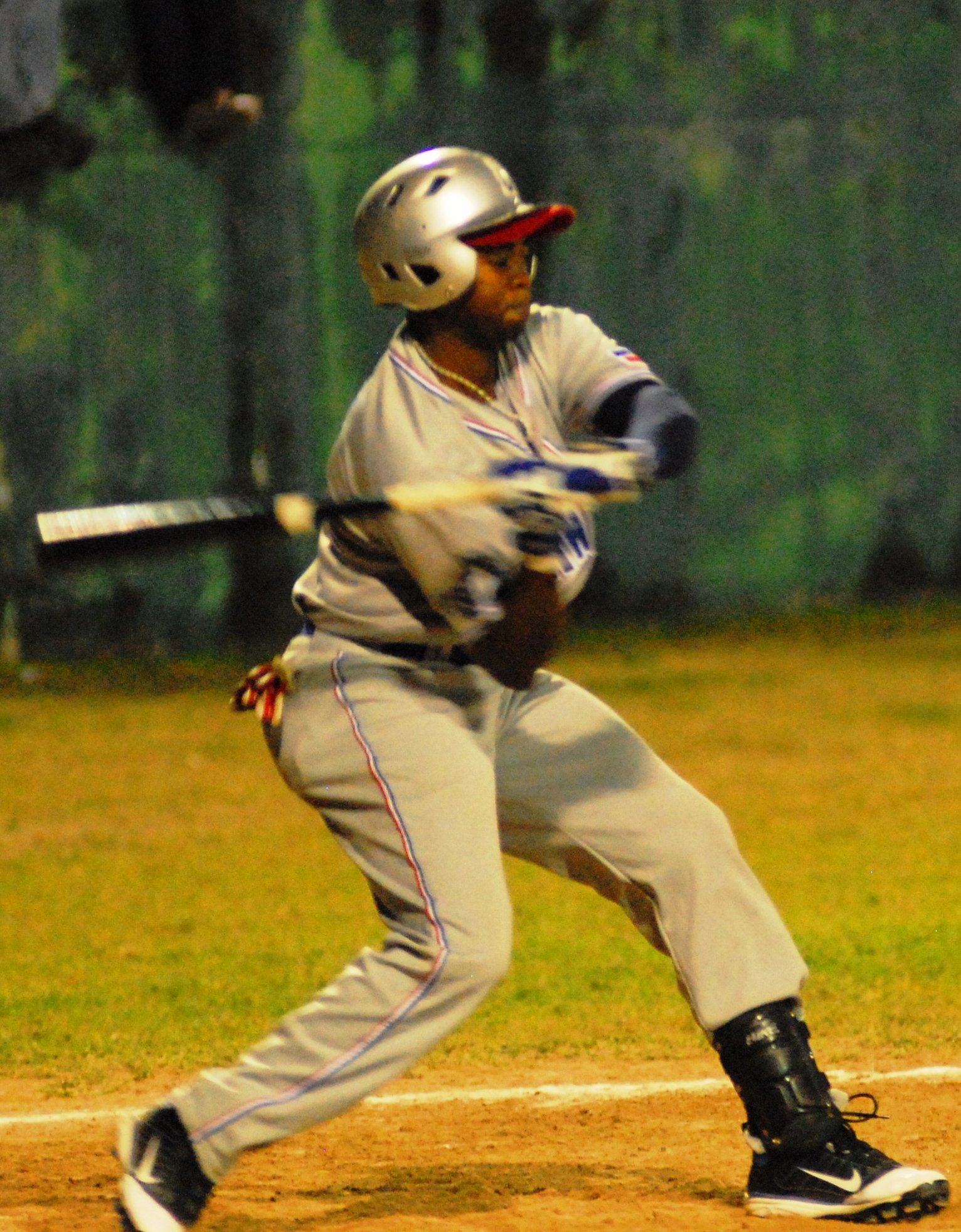 Enercido Bon faces a nasty Rogers' curve ball.