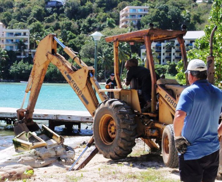 Backhoe to the final rescue (SAP Photo).