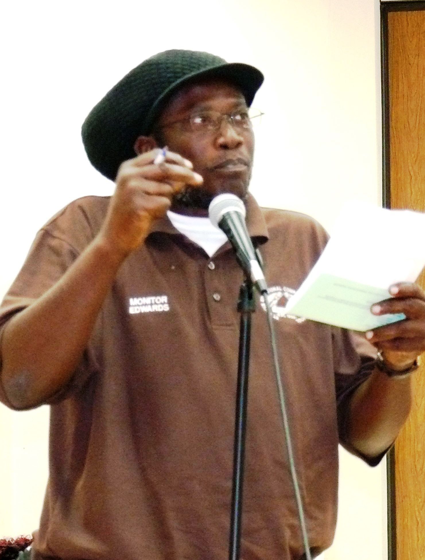 St. Croix resident Percival Edwards asks a question at Wednesday's senatorial forum.