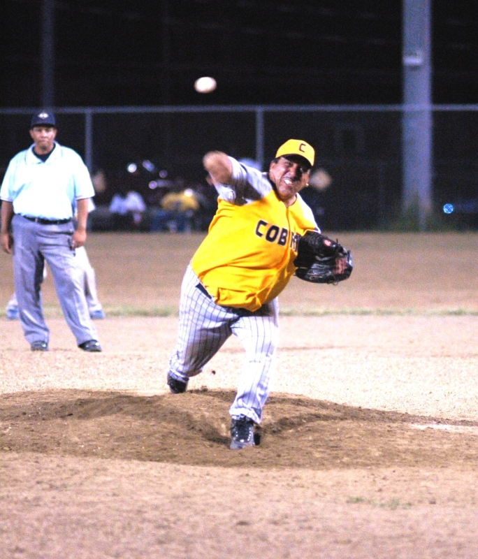 “Cheo” Guerra pitched a complete game, a series-saving victory for the Cobras in the AA Finals.