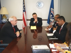 DeJongh meets with FEMA Administrator W. Craig Fugate.
