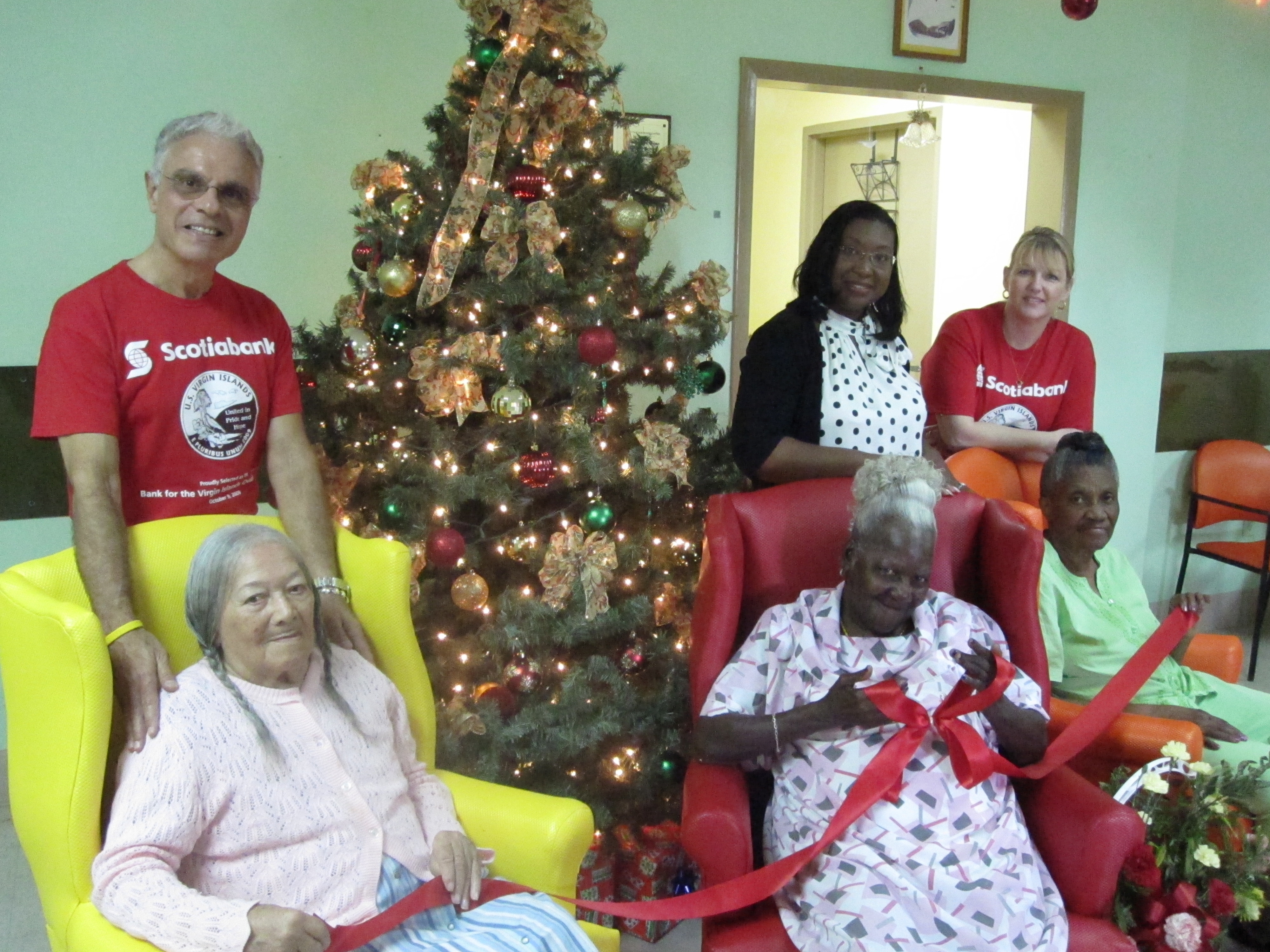esidents and staff of the Queen Louise Home and Scotibank. Front Row from left: Irma Marsh, Meryl Percell, Dorcia Waters. Back Row from left: Andrew Kresh, Ernie Pennyfeather, Kelly Morgan