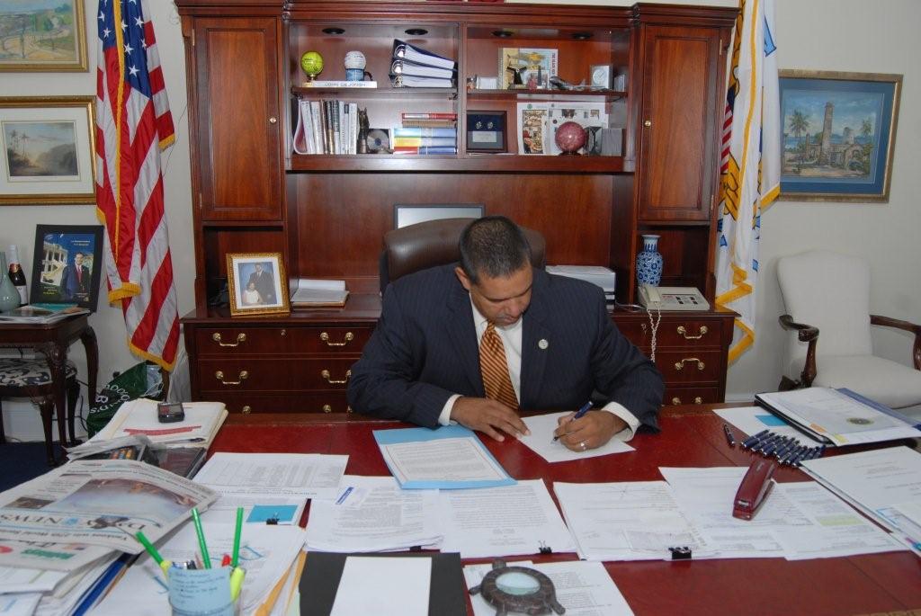 Gov. deJongh shown signing the Cruzan deal.