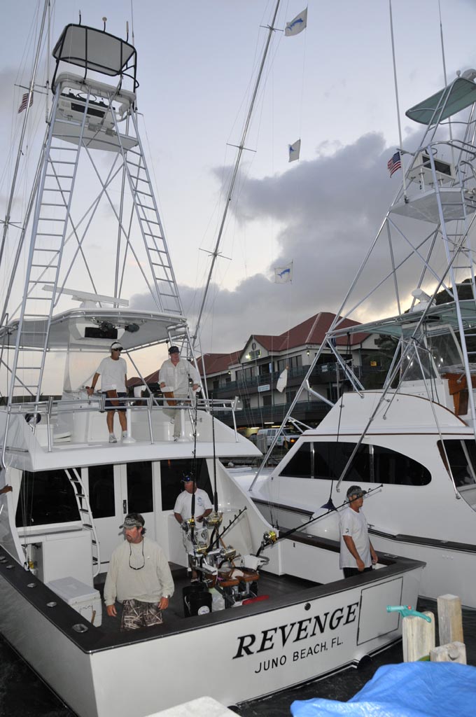 Revenge backs into the dock at American Yacht Harbor flying four blue marlin flags.(Photo: Dean Barnes)