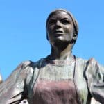 Three Queens Statue 3