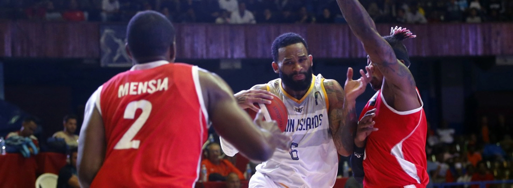 USVI point guard Walter Hodge battles past a pair of Cuban defenders in Friday's game in Havana. (Photo by FIBA)