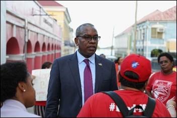 Governor Signs Wage Agreement With Teachers Union