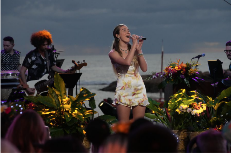 Allegra Miles Performs on “American Idol” Monday, April 11