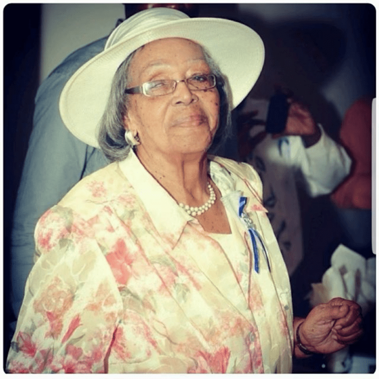 Edith Evelyn-Garvey Dies