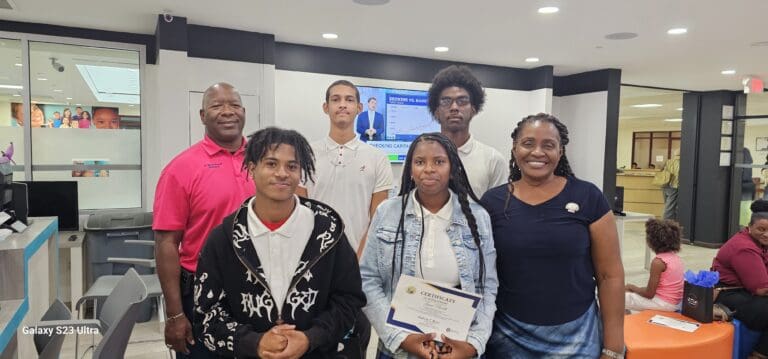 Students Awarded for Cultural Research at One Communications Office